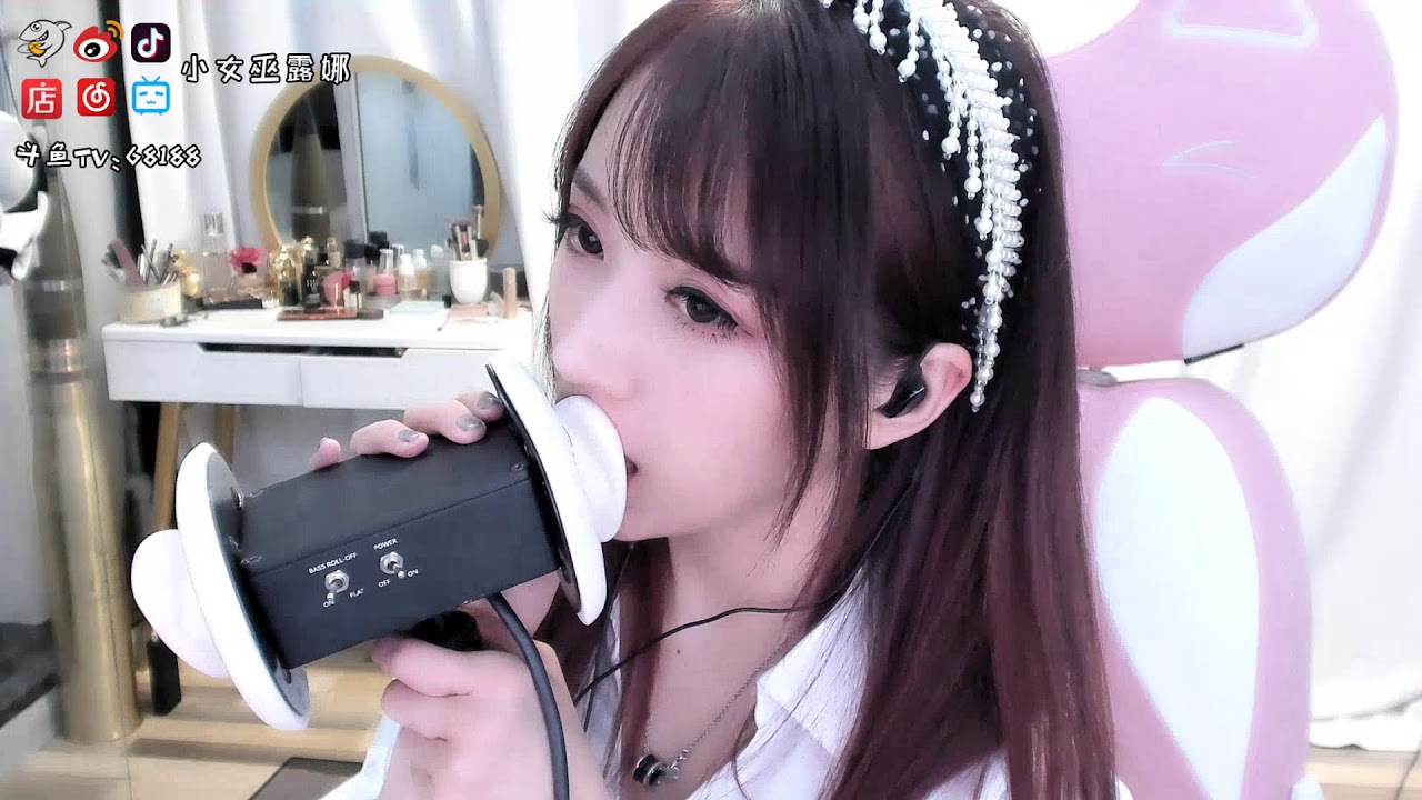 ASMR LUNA 小女巫露娜 10分钟舔耳-助眠云视听